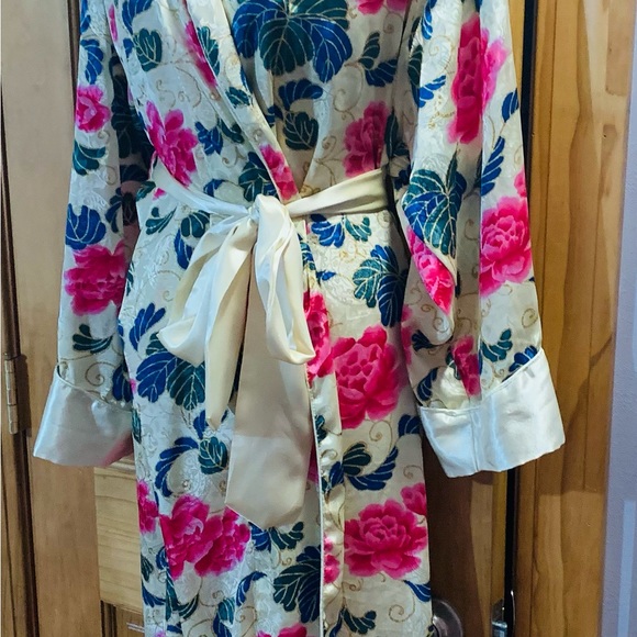 Vintage Victoria Secret gold label 👘 - Picture 4 of 10